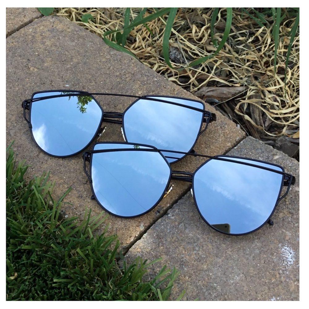 New Arrival- Silver on Black Mirrored Sunglasses - Picture 2 of 4